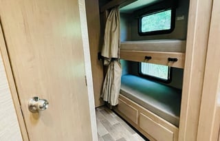2022 Thor Motor Coach Chateau 31EV