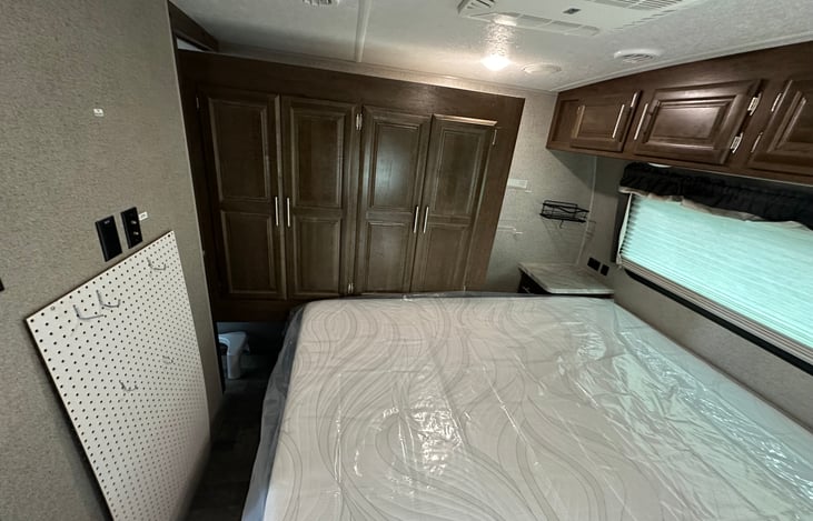Bedroom- queen bed and clothes storage/closet space