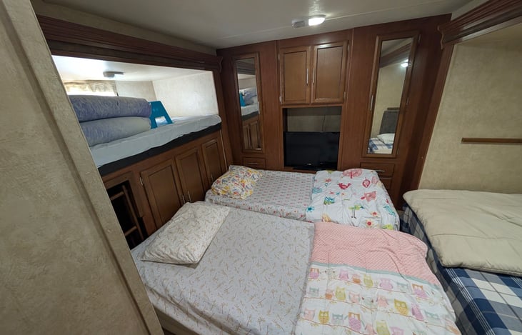 Bunk room with 2 twin air mattresses available for use as well.