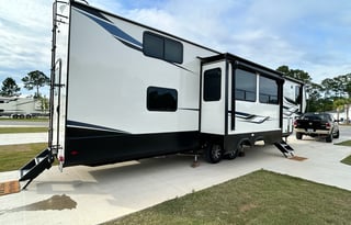 We Deliver! 2023 Montana 381TB 2 bed/2ba w Loft