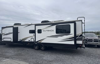Keystone RV Outback 341RD, Luxurious camping!