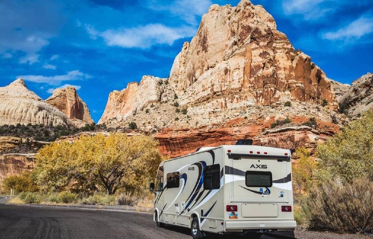 Easy to drive this 26' Class A, perfect size for State and National Parks.