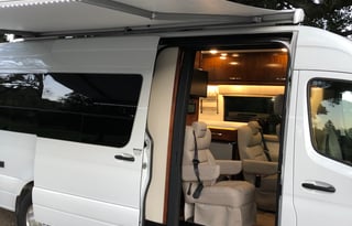 Luxury Sprinter w/ Full Bathroom Mercedes Coachmen