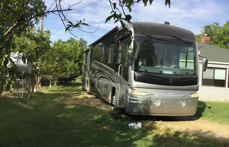40.0 Revolution LE 40E Class A Motor Home | RVshare