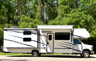 RV Queen's Bunk House!!! Sleeps 8! "Lilly"