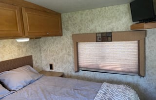 Winnebago Vista - Fully Stocked and clean!