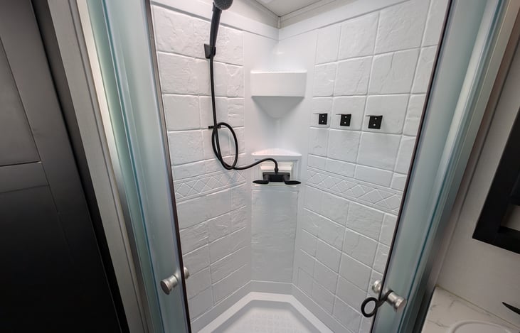 Very spacious bathroom with storage.