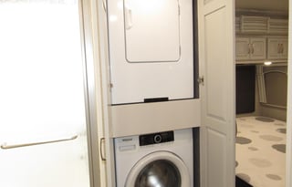 Experience Ultimate Luxury 2025 Discovery LXE!