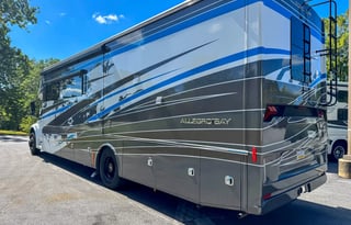 Tiffin Allegro Bay Super C