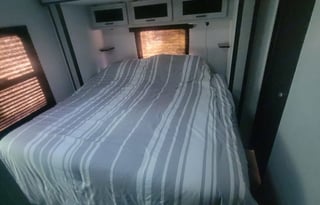 Beautiful Luxury travel trailer w/ King size bed