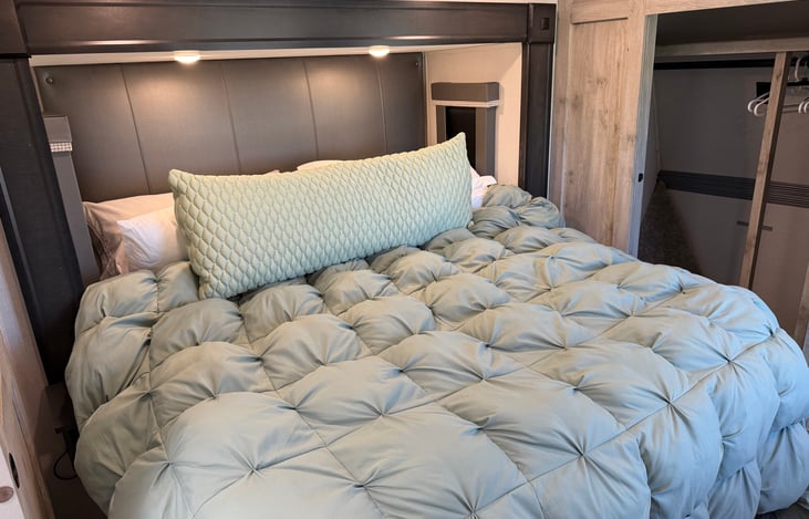 Master King Suite / Memory Foam Mattress