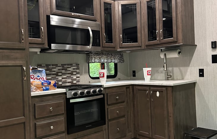 Kitchen Area
full size microwave
stove/oven