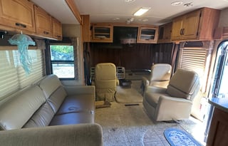 2008 Winnebago Adventurer 33C