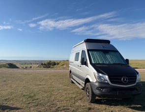 Winnebago Revel 44E