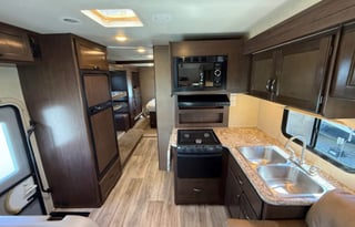 Beautifully maintained & spacious adventure RV