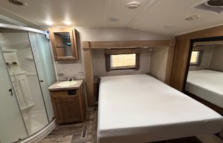 Luxury 5th Wheel With Lots Of Extras