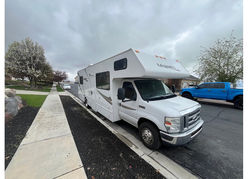 Class C Motor Home rentals in Saratoga Springs