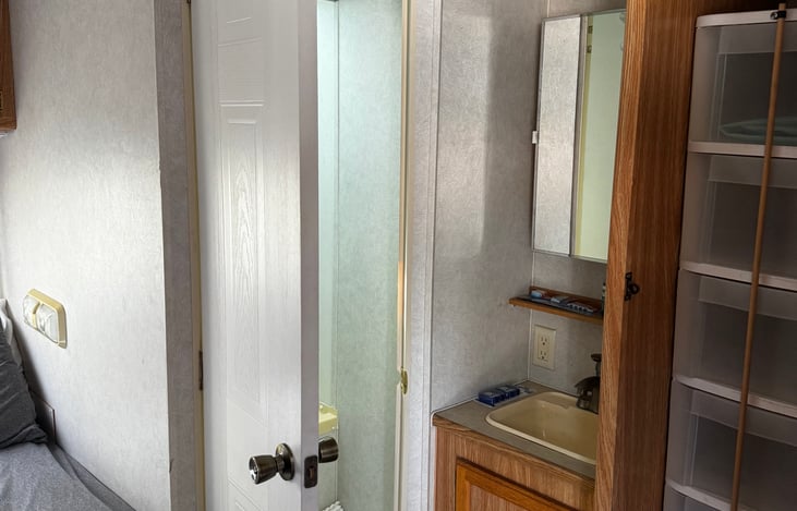 Sink for bathroom can be used for other purposes as well.