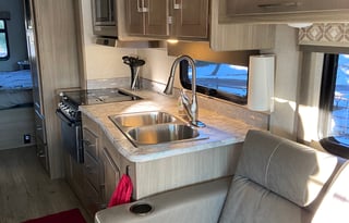 NEW Coachmen Pursuit 32WC