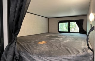 Family and Pet friendly!!  Sleeps up to 8!