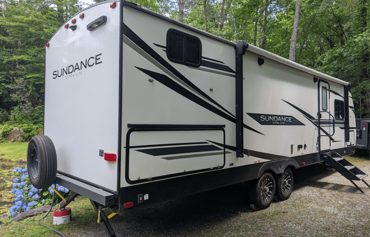 This Sundance Ultra Lite is designed with your whole crew in mind. Sleeps up to 10. Spacious and accommodating. Large slide out and awning. Indoor and outdoor speakers. Outdoor kitchen and more.