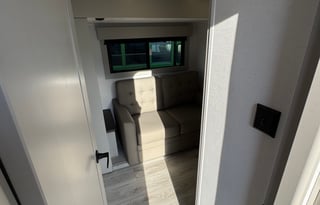 2025 Montana High Country 385 BR