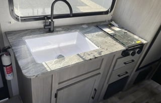 NEW Dutchman Kodiak Cub 175BH (Never rented)