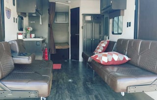 Super Light Toy Hauler, Sleeps 6, Lots of Extras!