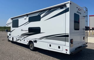 The Cowtown Coach! - AutoLevel, 2 A/Cs, Bunk Model