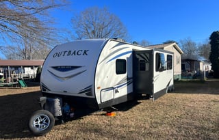 Comfortable Travel Trailer for 6 People