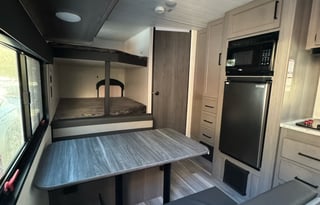 Cozy Family Escape 2024 Keystone Hideout RV
