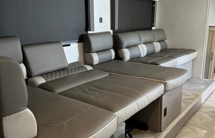 Dinette/ sleep space