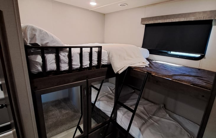 Full over twin bunk bed