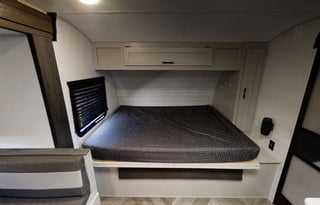 ZINGG'S TRAVEL TRAILER - RENT WITH EASE!
