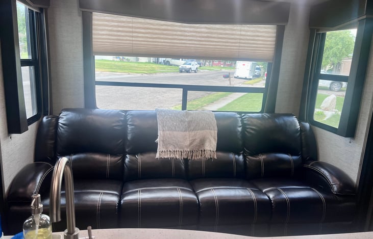 4 Recliners