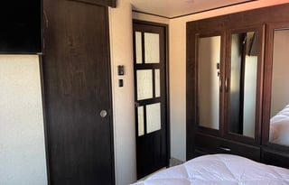 Spectacular and Super Comfortable Fifth Wheel