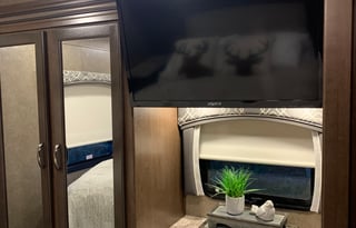 Unlimited Miles! Sleeps 12 - Bunk House  -5 TVs!