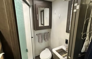 Mad Pickle Adventures - Family Motorhome