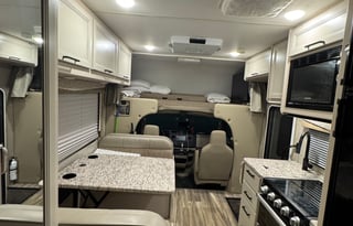 2022 Thor Motor Coach Freedom Elite 22HE