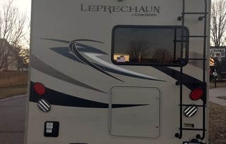 2015 Coachmen RV Leprechaun 220QB Ford 350