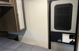 Family friendly bunkhouse with a king sized bed!