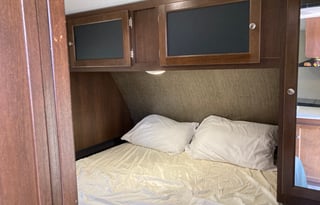 Great for families- 7 beds, 1 master bed