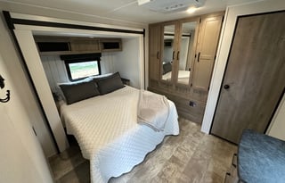 2 BEDROOMS!! 2 Queen Beds!! 2024 Palomino Puma