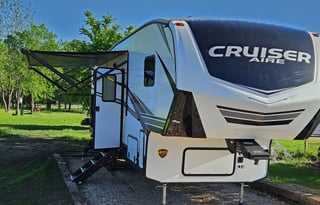 Delivery Only - Huge space 5th wheel