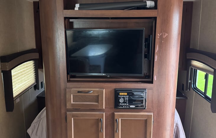 Entertainment center