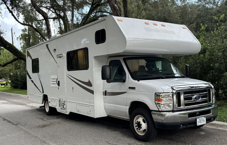 Easy to drive - sleeps 6 - 30 ft