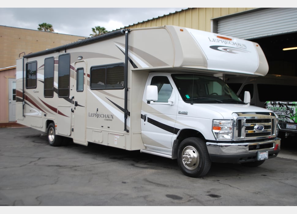 Class C Motor Home rentals in Chatsworth