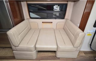 "BEAUTIFUL" 2018 Georgetown 38 ft Luxury RV