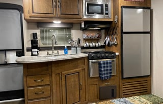 Donna's Cozy Retreat     -     2018 Zinger 30BQ