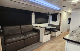 Only 99 weekday special,Sleeps 9,2 bed,1.5 bath